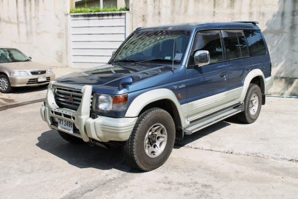 1996 MITSUBISHI, PAJERO 3.5 GDi V6 โฉม โชกุน ปี94-01 สีเทา-น้ำเงิน เกียร์ออโต้ ติดแก๊ส LPG ทะเบียน กรุงเทพฯ ราคา  309,000  บาท
