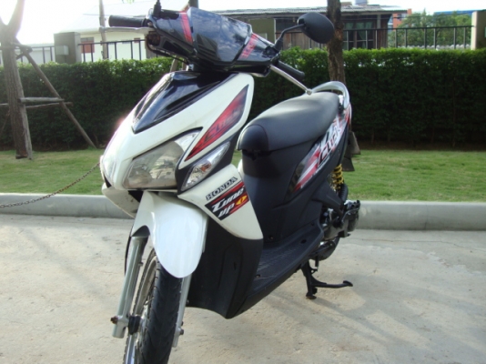 ขาย HONDA CLICK 110 สีขาว ดำ  สภาพบ้านๆๆ คับ  ระบบไฟฟ้า โอเคคับ เอกสาร ทะเบียนพร้อมคับ  ใครหารถเดิมๆๆ  ไม่ควร พลาดคับ  ขายราคาถูกคับ   อยู่แถว เมเจอร์ ปิ่นเกล้า  คับ