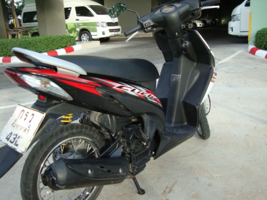 ขาย HONDA CLICK 110 สีขาว ดำ  สภาพบ้านๆๆ คับ  ระบบไฟฟ้า โอเคคับ เอกสาร ทะเบียนพร้อมคับ  ใครหารถเดิมๆๆ  ไม่ควร พลาดคับ  ขายราคาถูกคับ   อยู่แถว เมเจอร์ ปิ่นเกล้า  คับ