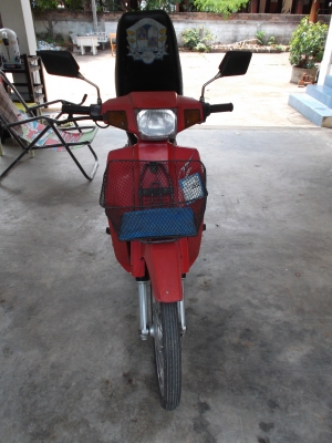 ขาย ซูซูกิ คริสตัน สีแดง พร้อมทะเบียน 4500 บาท