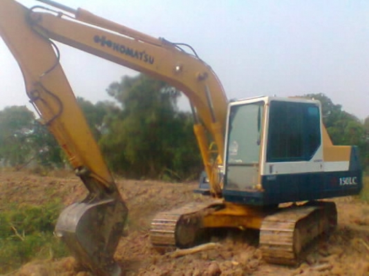KOMATSU PC 120-5 สวยจัดสภาพรถเก่านอกครับ เครื่องแห้งแรงดีปั๊มไม่มีเยิ้ม ไฟฟ้าหน้าจอขึ้นครบหมดไม่มีปัญหาเลย ภายในห้องเก๋งแอร์เย็น บูมอาร์มแบบพิเศษ ช่วงล่างเต็มไม่มีแตกไม่มีหักพร้อมลุยงานได้เลย เอกสารใบอินวอยซ์ครบพร้อม ราคาต่อรองได้ครับ