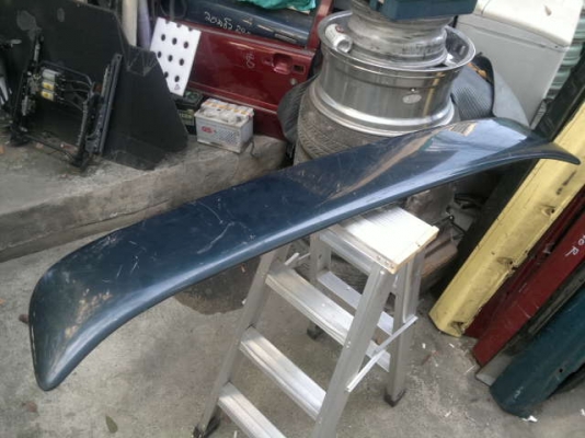 --- ขาย --- สปอยเลอร์ฝาท้าย volvo 850 เก๋ง มีไฟ