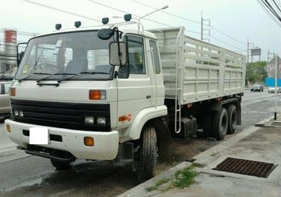 ขาย Nissan CWM430M สองเพลาดั้มพ์ เครื่อง PE6 290 แรง  เครื่องแรงดี คัซซีสวย กระบะไม่ผุ ภายในสวย พร้อมใช้โทร 088-4501277