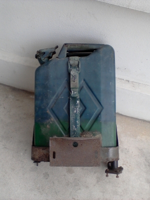 ถังน้ำมันสำรอง ถาดรองถัง ตัวรัดถัง Jeeb ทหารของ US1945