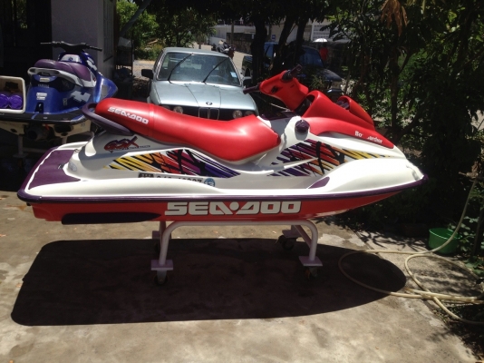 ขายเจ็ตสกี ใช้น้อยวิ่ง 33 ชั่วโมง  เครื่องดี เจ้าของไม่ค่อยมีเวลาเล่น สีเดิม ขับดี สนใจติดต่อที่เบอร์  081-7014924 เอกครับ