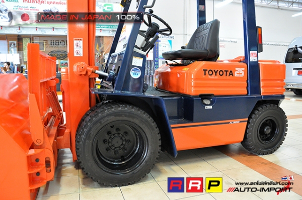 ขายรถโฟล์คลิฟท์มือสอง TOYOTA รุ่น 5FD25-55370 นำเข้าจากประเทศญี่ปุ่น 100\% ไม่เคยใช้งานในไทย