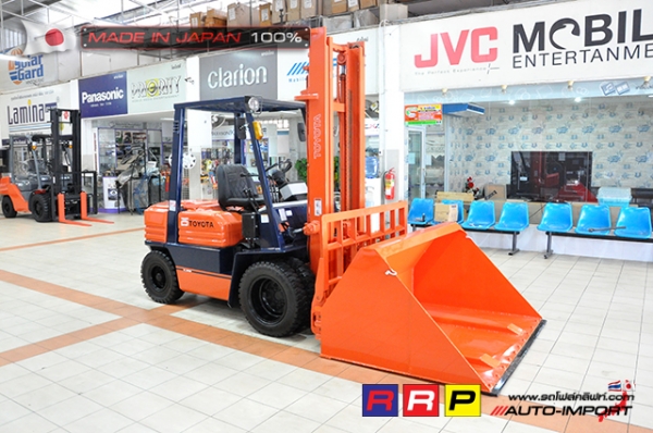 ขายรถโฟล์คลิฟท์มือสอง TOYOTA รุ่น 5FD25-55370 นำเข้าจากประเทศญี่ปุ่น 100\% ไม่เคยใช้งานในไทย