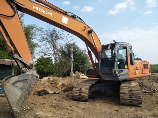 Hitachi. Zx200. รถดีพร้อมใช้งาน. เครื่องดี. เอวแน่น ขายราคา 900000 Hitachi. Zx200. รถดีพร้อมใช้งาน. เครื่องดี. เอวแน่น ขายราคา 900000