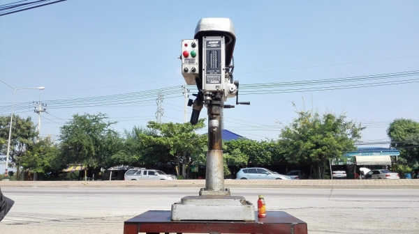 แท่นสว่านตั้งโต้ะฟีดออโต้_SGM SHING FENG TAIWAN เจาะ 31 mm มีฟีดออโต้ ใช้ระบบลม ไฟ 380V สภาพสวยพร้อม แท่นสว่านตั้งโต้ะฟีดออโต้_SGM SHING FENG TAIWAN เจาะ 31 mm มีฟีดออโต้ ใช้ระบบลม ไฟ 380V สภาพสวยพร้อม