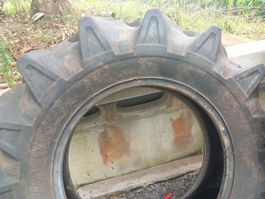 ขายยางขอบ 13.6 -24 ยี่ห้อ DUNLOP ขายตามสภาพ  ราคา 3,500 บาท  สนใจสอบถาม 084-9997463