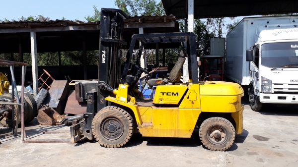 โฟล์คลิฟ TCM 4.5 ตัน เครื่องส้ม 6BB1 สภาพใช้งานได้ปกติ