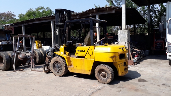 โฟล์คลิฟ TCM 4.5 ตัน เครื่องส้ม 6BB1 สภาพใช้งานได้ปกติ