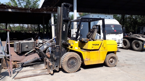 โฟล์คลิฟ TCM 4.5 ตัน เครื่องส้ม 6BB1 สภาพใช้งานได้ปกติ