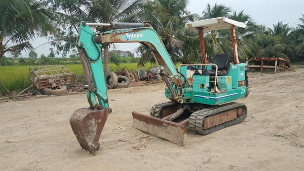 ขายรถขุด Hanix รุ่น H27 ขนาดเทียบเท่า PC20 เครื่องยนต์มิตซูบิชิ-K4E 4 สูบ คอนโทรลน้ำมัน ปั้มเฟือง มีหลังคา สวิงบูม แทรคยาง ใบมีด (รถเดิมๆเก่านอกมีเอกสาร ยังไม่เคยใช้งานในไทย)