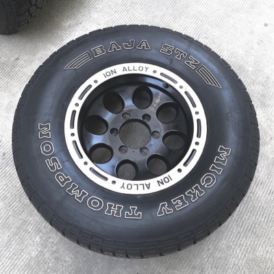 ขาย ล้อลายหยดน้ำMickey + ยางUSA. Mickeythompson BAJA STZ 265/75/16