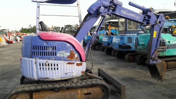 ขายรถขุด Komatsu PC28UU-3 เครื่องKomatsu 3สูบ เครื่องยนต์3D82 คอนโทรลสั้น ปั้มนิ้ว แทรคยาง มีหลังคา มีใบมีด รถเดิมๆเก่านอก มีเอกสาร (ยังไม่เคยใช้งานในไทย)