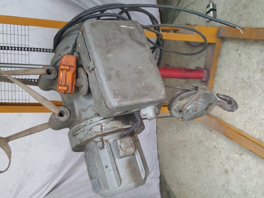 ขายรอกสลิงไฟฟ้าไต้หวันยกได้500kg.ไฟบ้าน220v.