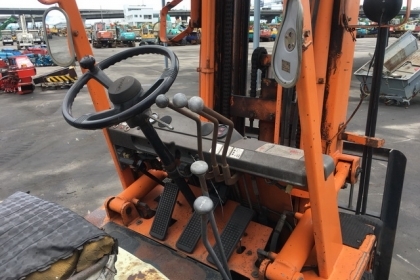 ขายรถแบคโฮ KOMATSU PC35R-8 (มีหัวแย็กปูน พร้อมบุ้งกี๋)