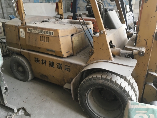 ฟอร์คลิฟต์. นำเข้าญี่ปุน. ไม่เคยใช้ในไทย 2.5. ตัน. มีเกียร์สโลว์