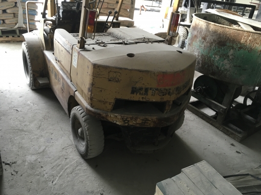 ฟอร์คลิฟต์. นำเข้าญี่ปุน. ไม่เคยใช้ในไทย 2.5. ตัน. มีเกียร์สโลว์