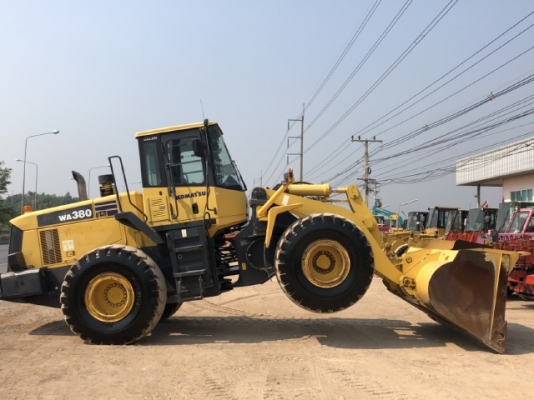 ขายรถตักล้อยาง KOMATSU WA380-5 นำเข้าเองจากญี่ปุ่น สภาพสวยพร้อมใช้ มีVDOการทำงานครับ