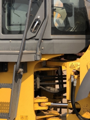 ขายรถตักล้อยาง HITACHI ZW220 (เทียบเท่า WA380-6) นำเข้าเองจากญี่ปุ่น สภาพสวยพร้อมใช้ มีVDOการทำงานครับ ขายรถตักล้อยาง HITACHI ZW220 (เทียบเท่า WA380-6) นำเข้าเองจากญี่ปุ่น สภาพสวยพร้อมใช้ มีVDOการทำงานครับ