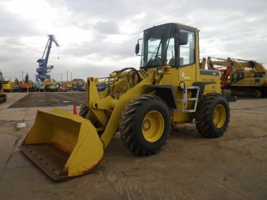 มาใหม่ครับ รถตัก KOMATSU WA100-3 เครื่อง6สูบ นำเข้าจากญี่ปุ่น โทร.090-986-2521 อ๊อบ