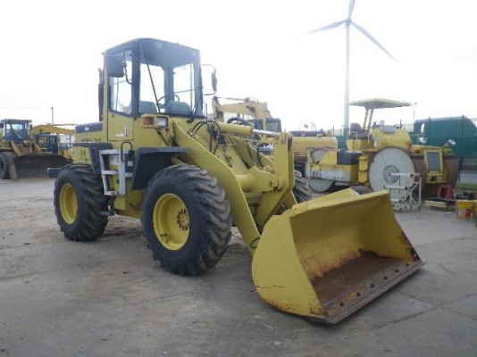 มาใหม่ครับ รถตัก KOMATSU WA100-3 เครื่อง6สูบ นำเข้าจากญี่ปุ่น โทร.090-986-2521 อ๊อบ