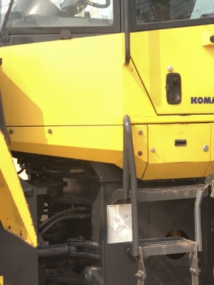 ขายรถตักล้อยาง KOMATSU WA100-6 ปี 2013 นำเข้าเองจากญี่ปุ่น สภาพสวยพร้อมใช้ มีVDOการทำงานครับ