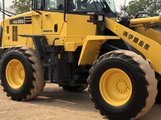 ขายรถตักล้อยาง KOMATSU WA100-6 ปี 2013 นำเข้าเองจากญี่ปุ่น สภาพสวยพร้อมใช้ มีVDOการทำงานครับ