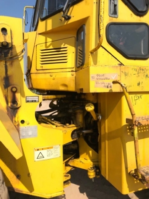 ขายรถตักล้อยาง CAT 950F มีใบมีดดัน นำเข้าเองจากญี่ปุ่น สภาพสวยพร้อมใช้ มีVDOการทำงานครับ ขายรถตักล้อยาง CAT 950F มีใบมีดดัน นำเข้าเองจากญี่ปุ่น สภาพสวยพร้อมใช้ มีVDOการทำงานครับ