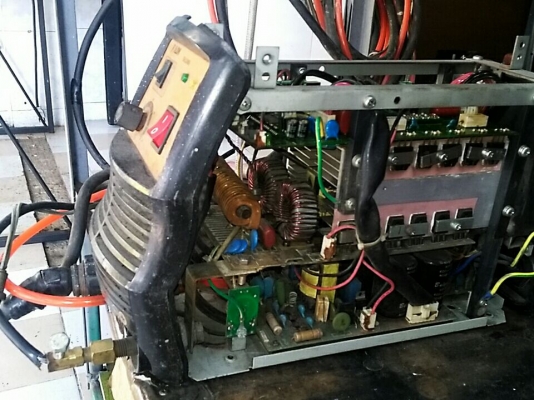 ตู้อาร์กอน RILON TIG 200 พร้อมสาย 5 เมตร ตู้อาร์กอน RILON TIG 200 พร้อมสาย 5 เมตร