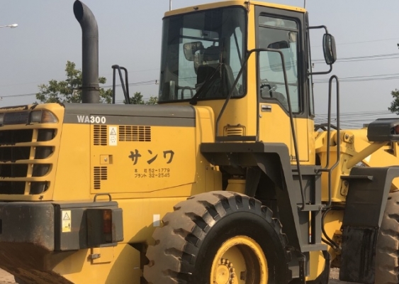 ขายรถตักล้อยาง KOMATSU WA300-3E นำเข้าเองจากญี่ปุ่น สภาพสวยพร้อมใช้ มีVDOการทำงานครับ