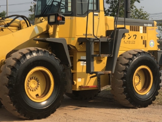 ขายรถตักล้อยาง KOMATSU WA300-3E นำเข้าเองจากญี่ปุ่น สภาพสวยพร้อมใช้ มีVDOการทำงานครับ