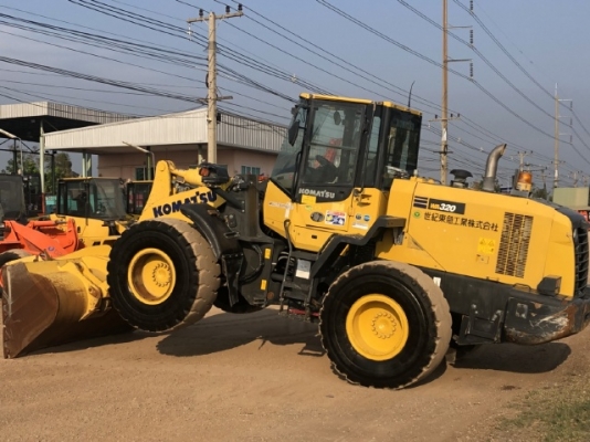 ขายรถตักล้อยาง KOMATSU WA320-7 ปี 2015 นำเข้าเองจากญี่ปุ่น สภาพสวยพร้อมใช้ มีVDOการทำงานครับ
