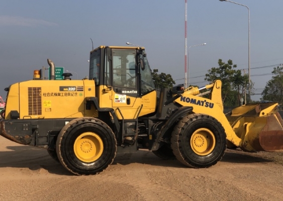 ขายรถตักล้อยาง KOMATSU WA320-7 ปี 2015 นำเข้าเองจากญี่ปุ่น สภาพสวยพร้อมใช้ มีVDOการทำงานครับ