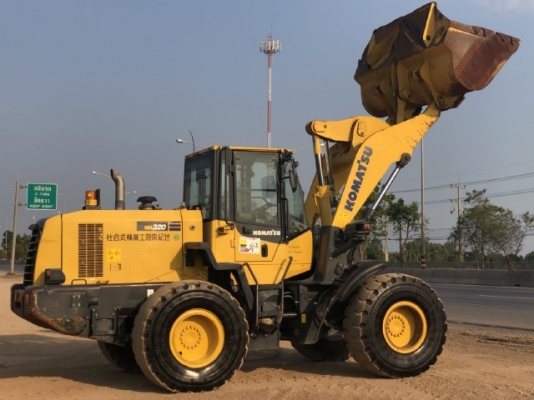 ขายรถตักล้อยาง KOMATSU WA320-7 ปี 2015 นำเข้าเองจากญี่ปุ่น สภาพสวยพร้อมใช้ มีVDOการทำงานครับ