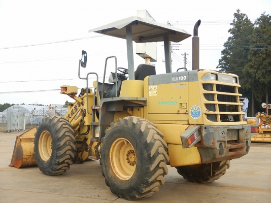 ขายรถตักล้อยาง KOMATSU WA100-3 นำเข้าเองจากญี่ปุ่น สภาพสวยพร้อมใช้ ถึงเร็วๆนี้ครับ