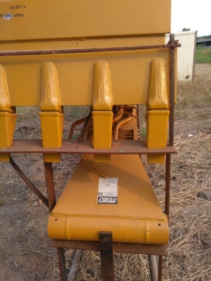 ขาย 255,000 บูมยาวขนาด120 KOMATSU และ KOBELCO ยาว12เมคร หรือ40ฟุด ได้ครบชุดบูมอามกระบอกบุ้งกี๋โต่งเตงและบุ้งกี๋ประกอบใช้งานได้เลย แข็งแรงงานเนียบสวยพร้อมใช้ สินค้าอยู่ กทม. 090-772-3710 090-772-3708