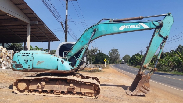 ขาย 690,000 KOBELCO sk 200-5 super  เครื่องดี ปั้มแรง ไฟฟ้าครบ เอวแน่น ช่วงช่างสวย แอร์หนาว เอกสารแจ้งจำหน่ายซื้อใหม่ป้ายแดงมามือเดียว รถพร้อมใช้งาน รถอยู่ จันทบุรี 090-772-3710 090-772-3708