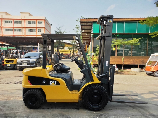 รถยก CATTERPILLAR น้ำหนักยก 3 ตัน เสาสูง 4 เมตร เครื่องดีเซล เกียร์ออโต้