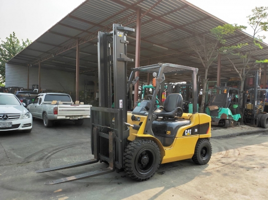 รถยก CATTERPILLAR น้ำหนักยก 3 ตัน เสาสูง 4 เมตร เครื่องดีเซล เกียร์ออโต้