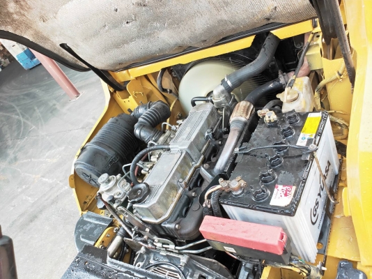 รถยก CATTERPILLAR น้ำหนักยก 3 ตัน เสาสูง 4 เมตร เครื่องดีเซล เกียร์ออโต้