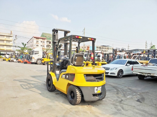 รถยก CATTERPILLAR น้ำหนักยก 3 ตัน เสาสูง 4 เมตร เครื่องดีเซล เกียร์ออโต้