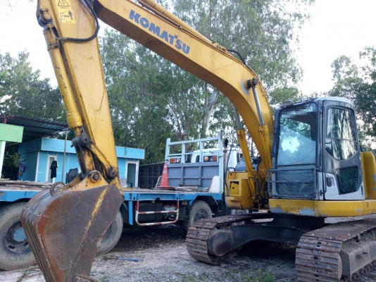 รถแมคโคร KOMUTSU