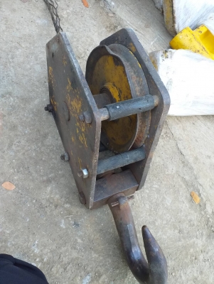 ขายตะขอเครน/รอกเครนยกขนาด 2 - 2.5 ตัน