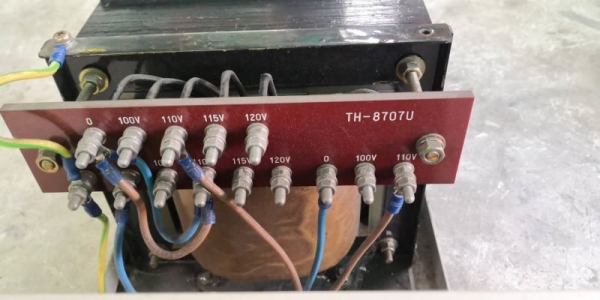 2000 บ.ส่งถึงบ้านฟรี โทร 083-2000058 LINE ID: line832923 หม้อแปลงไฟขนาดกำลัง 15 KVA. จากไฟบ้าน 220 V