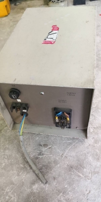2000 บ.ส่งถึงบ้านฟรี โทร 083-2000058 LINE ID: line832923 หม้อแปลงไฟขนาดกำลัง 15 KVA. จากไฟบ้าน 220 V