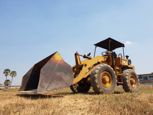 ขายรถตักล้อยาง KOMATSU JH30-B ราคา.260,000 เก็บงานบางชิ้น รถใช้งานอยู่ เกียร์ 1-2-3 ใช้งานได้ครบ 2 เพลา สนใจนัดลองรถได้ที่.081-3531946 ต่อ.บางนา &amp; ID-LINE รถอยู่ จ.บุรีรัมย์