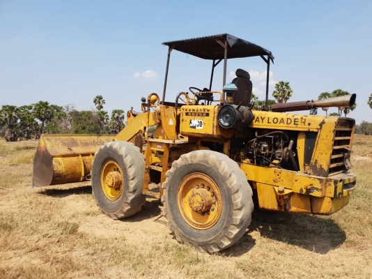 ขายรถตักล้อยาง KOMATSU JH30-B ราคา.260,000 เก็บงานบางชิ้น รถใช้งานอยู่ เกียร์ 1-2-3 ใช้งานได้ครบ 2 เพลา สนใจนัดลองรถได้ที่.081-3531946 ต่อ.บางนา &amp; ID-LINE รถอยู่ จ.บุรีรัมย์